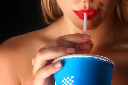 7 ways How Soft And Sports Drinks Affects Teeth